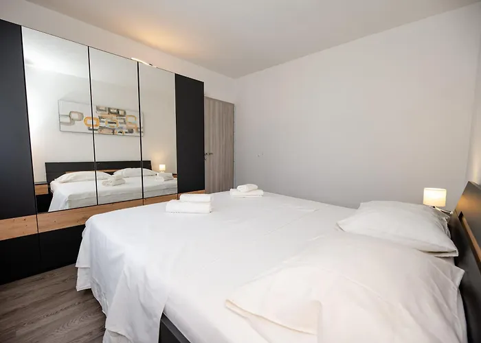 Laura Βίλα Nadin