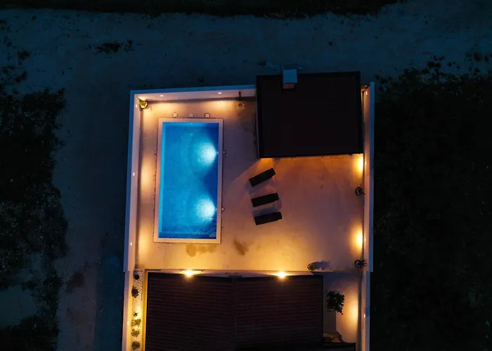 Laura Βίλα Nadin